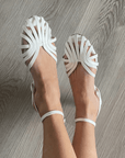 Sandals with strap and round toe