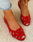 Flat open-toe sandals with crisscrossed fabric