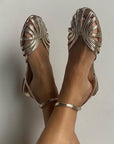 Sandals with strap and round toe