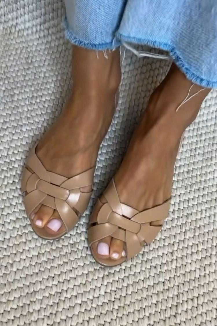 Flat open-toe espadrilles