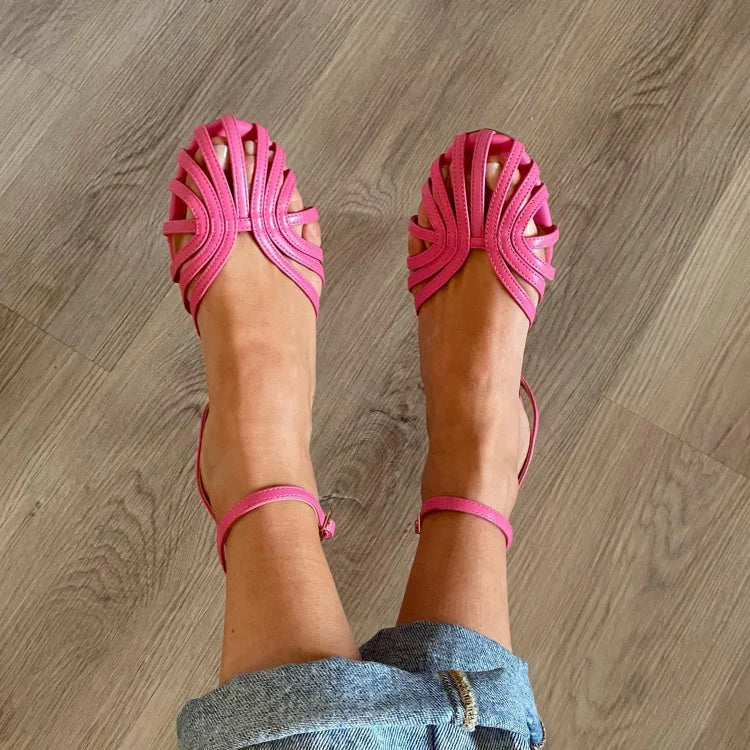 Sandals with strap and round toe