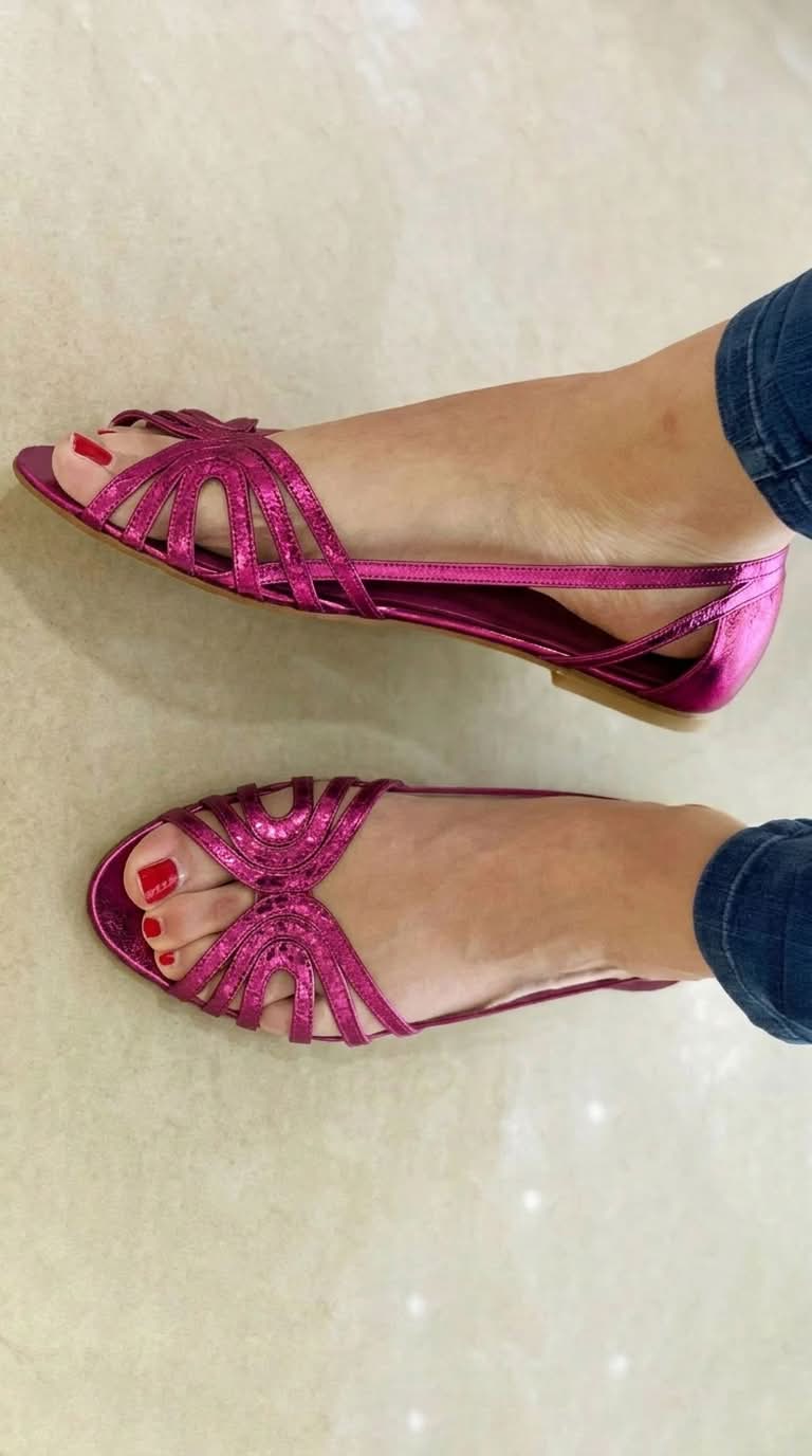 Open-toe sandals with metallic shine
