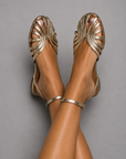 Sandals with strap and round toe