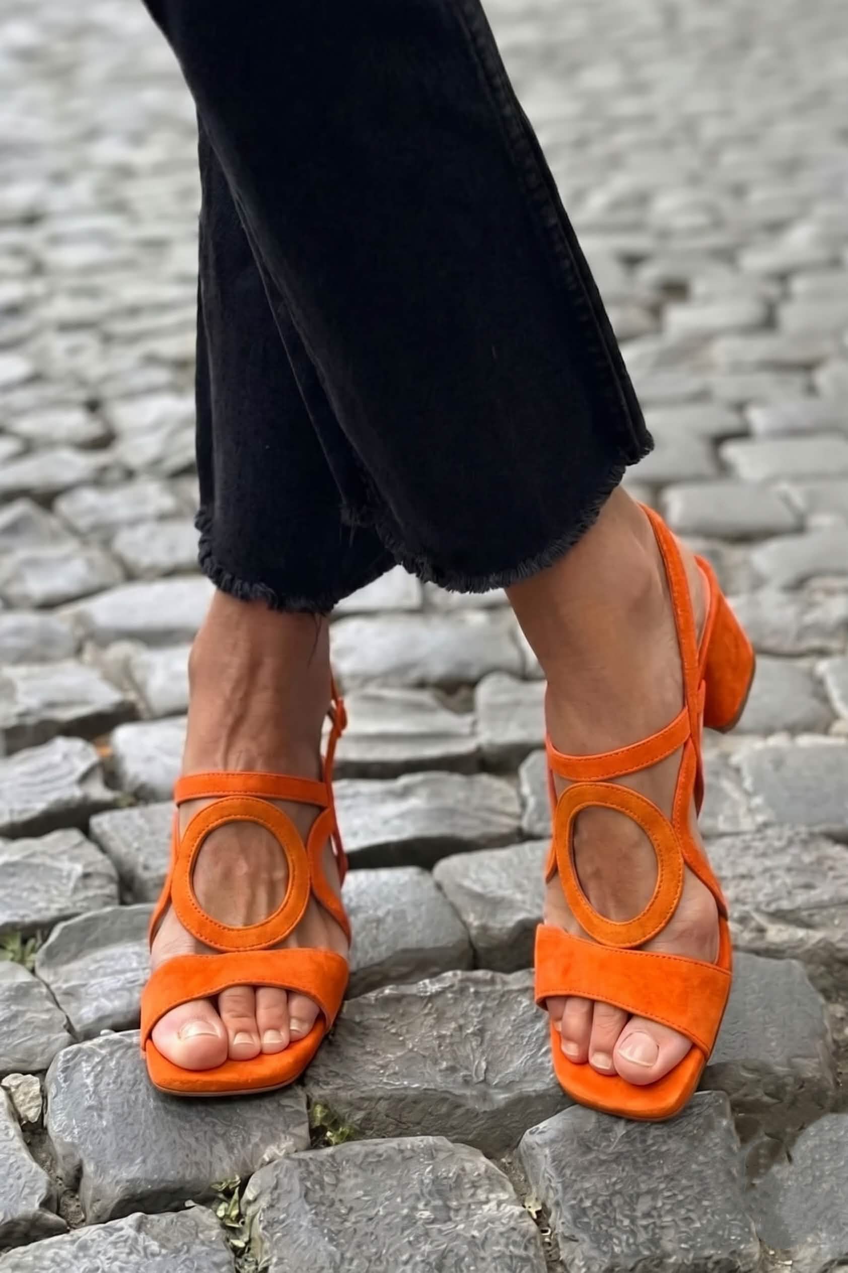 Square-Toed Sandals with Round Cut