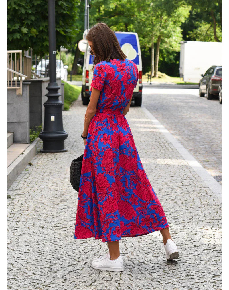 Audrey - Elegant Dress with V-Neck and Shaping Design