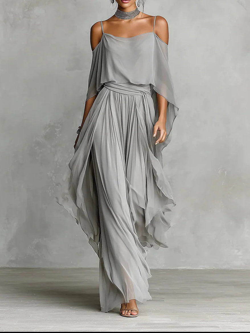Isabela | Flowing gray set with spaghetti strap top and light pants