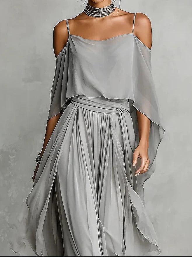 Isabela | Flowing gray set with spaghetti strap top and light pants