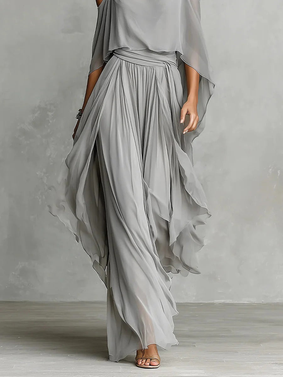 Isabela | Flowing gray set with spaghetti strap top and light pants