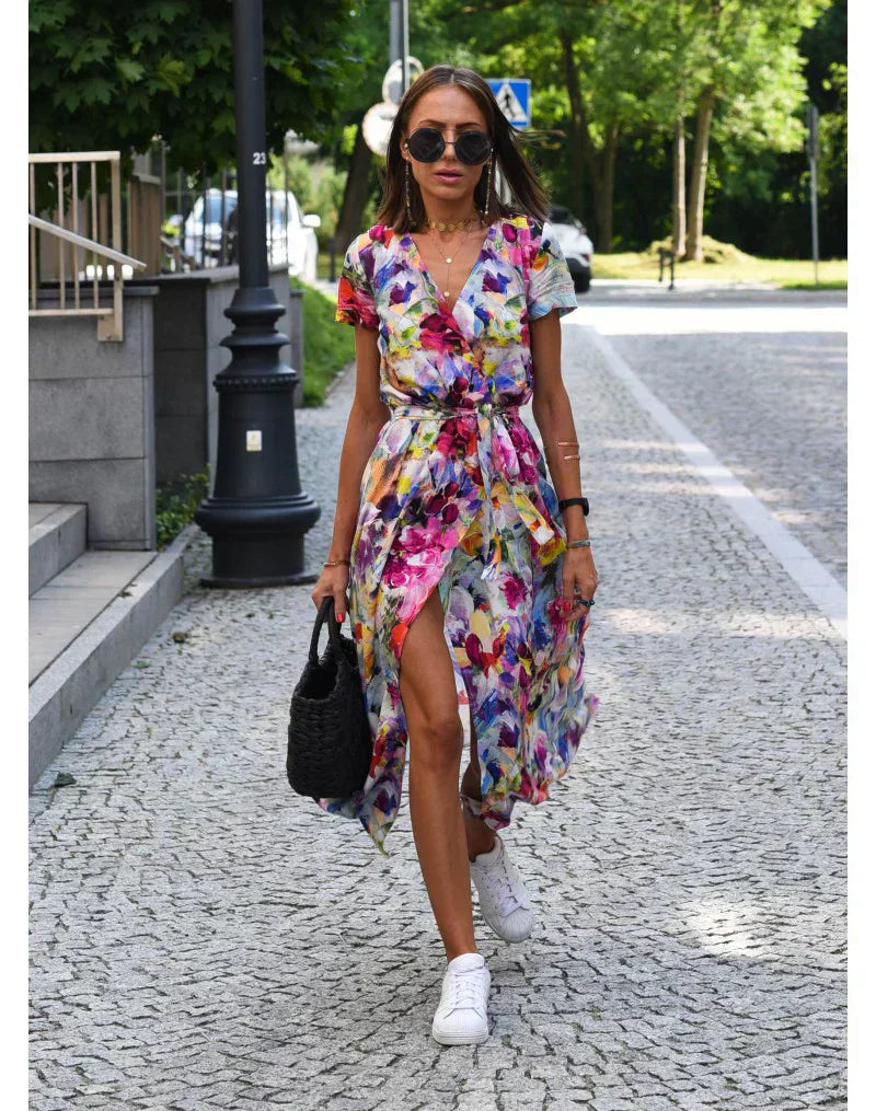 Audrey - Elegant Dress with V-Neck and Shaping Design