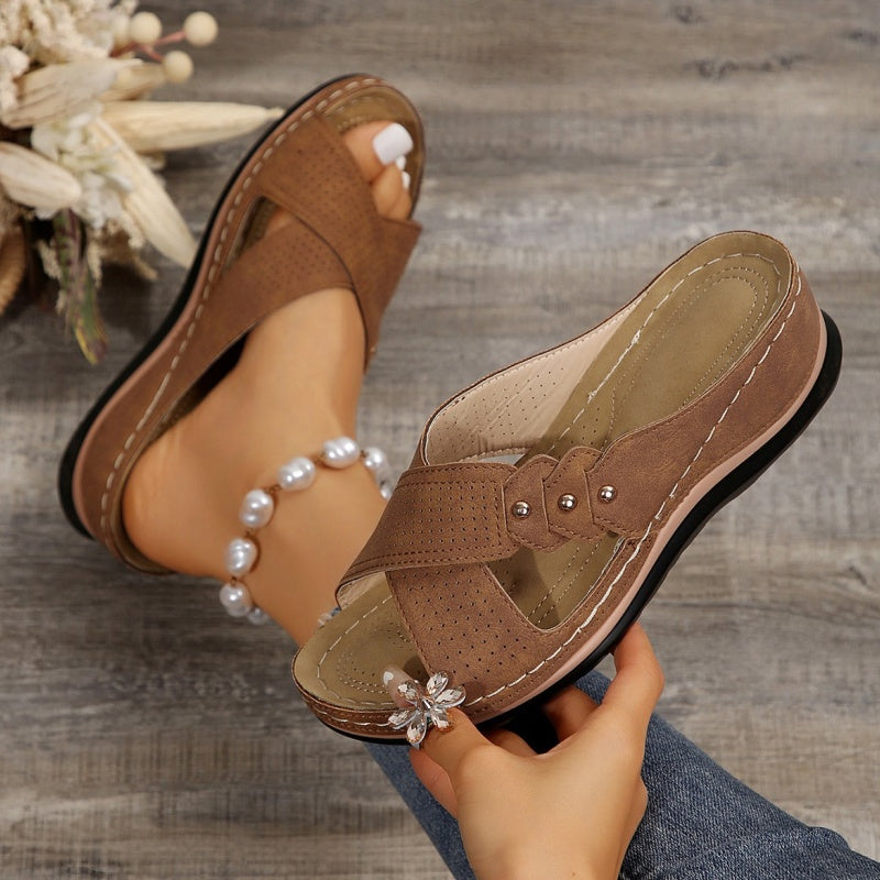 Comfora™ | Light and stable wedge sandals for all-day comfort